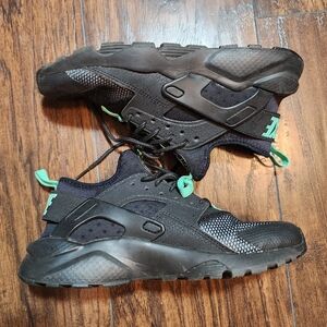 ⛔️SOLD⛔️Nike Huarache Black & Teal
